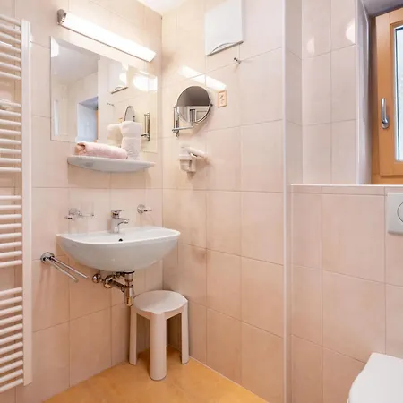 Rosa-10 By Interhome 迈尔霍芬